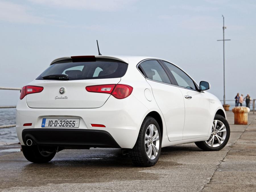  Alfa Romeo Giulietta 2010 года  (UK) (фото 65 из 67)